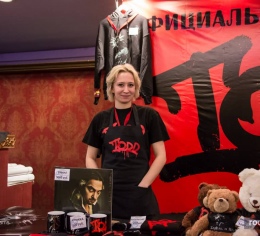 Продажа сувенирной продукции на концерте в Санкт Петербурге